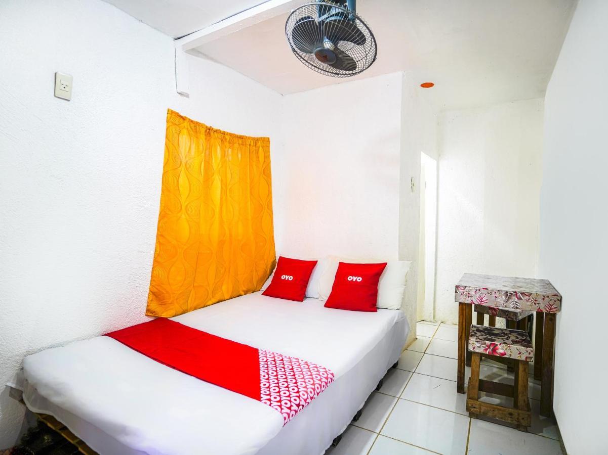 Oyo 875 Madhavi Beach Resort Balibago Экстерьер фото
